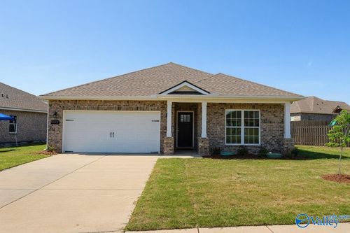 151 Heritage Lakes Blvd, New Market, AL, 35761-6609 | Card Image