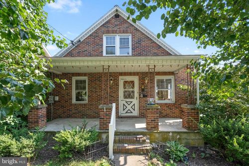 439 W Center St, Nazareth, PA, 18064-1908 | Card Image