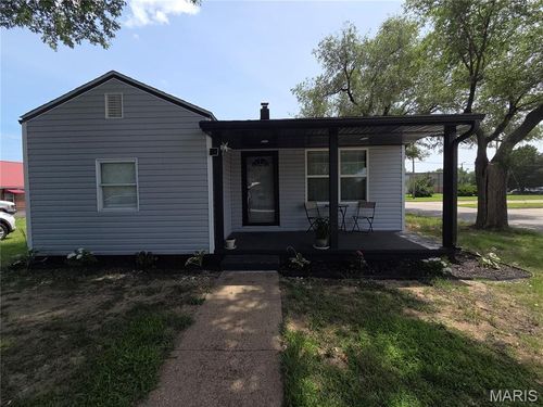 723 Kendall St, Sikeston, MO, 63801-2620 | Card Image
