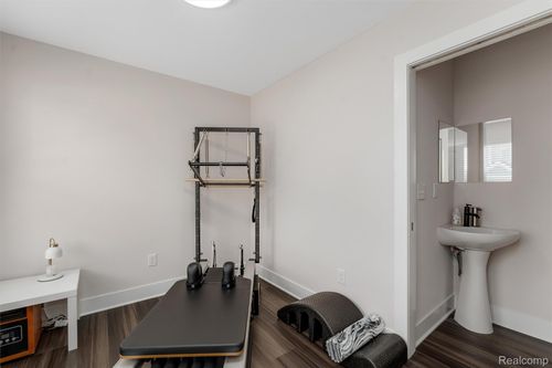 2934 Artemis, Troy, MI, 48085 | Card Image