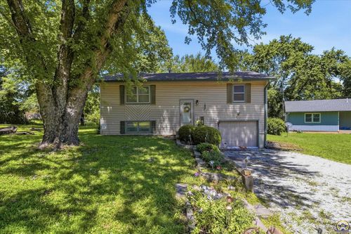 120 Tucker Ct, Carbondale, KS, 66414-9615 | Card Image