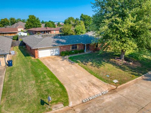 823 Wilshire Ter, Anadarko, OK, 73005-5827 | Card Image