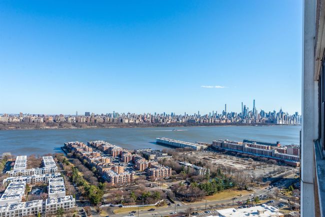 APT-25J - 250 Gorge Rd, Home with 3 bedrooms, 2 bathrooms and null parking in Cliffside Park NJ | Image 15