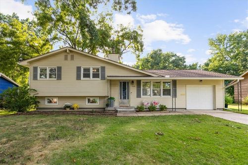 7114 Larsen Ln, Shawnee, KS, 66203-4430 | Card Image