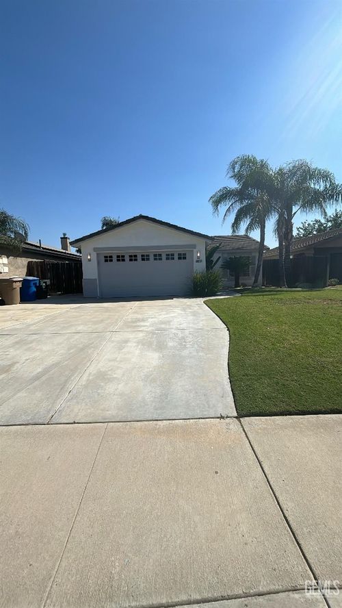 6013 Ragusa Ln, Bakersfield, CA, 93308 | Card Image