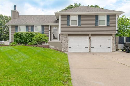 605 Meadow Ct, Raymore, MO, 64083-8415 | Card Image