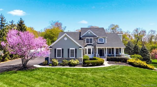 86 Sandy Pines Blvd, East Fishkill, NY, 12533-8212 | Card Image