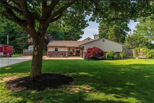 8803 Evergreen Dr, Mentor, OH, 44060-6207 | Card Image