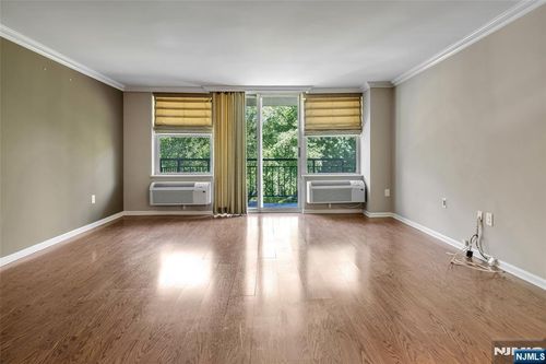 300 Main, Little Falls, NJ, 07424 | Card Image
