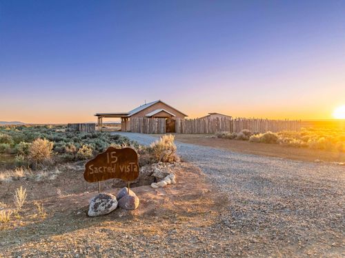 15 Sacred Vista Rd, El Prado, NM, 87529-9801 | Card Image