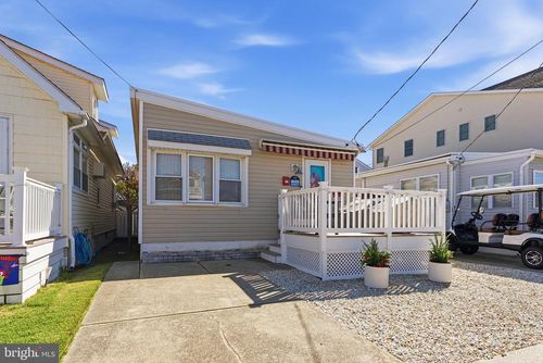 219 W 10th Ave, Wildwood, NJ, 08260-2817 | Card Image