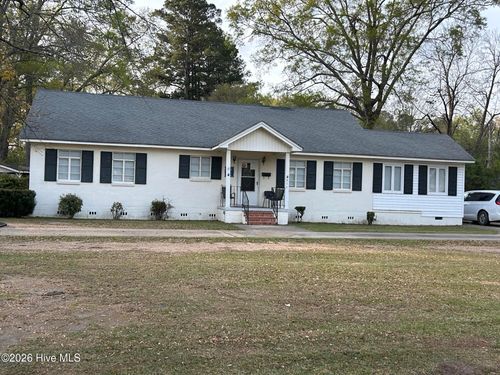 911 Atkinson St, Laurinburg, NC, 28352-4718 | Card Image