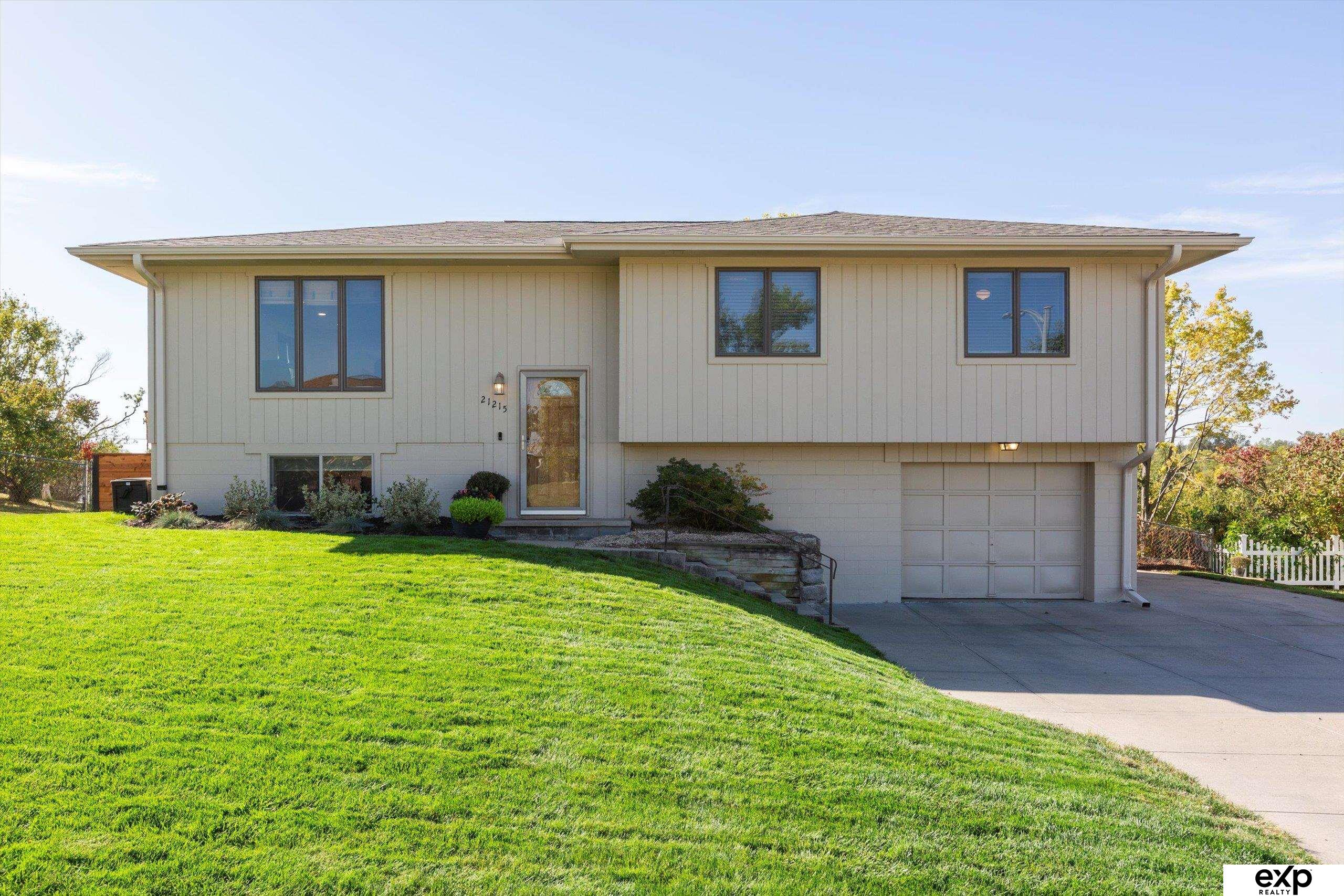 21215 Appaloosa Drive, For Sale in Elkhorn Zoocasa