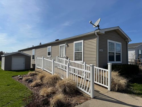 324 Grand River Dr, Adrian, MI, 49221-8794 | Card Image