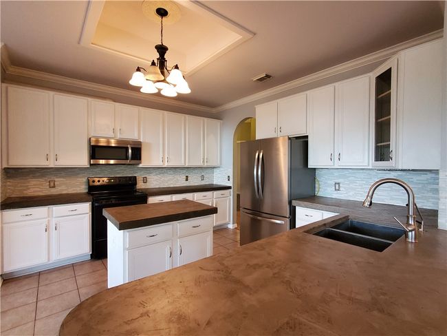 10400 W Cave Loop, House other with 4 bedrooms, 2 bathrooms and 5 parking in Dripping Springs TX | Image 13