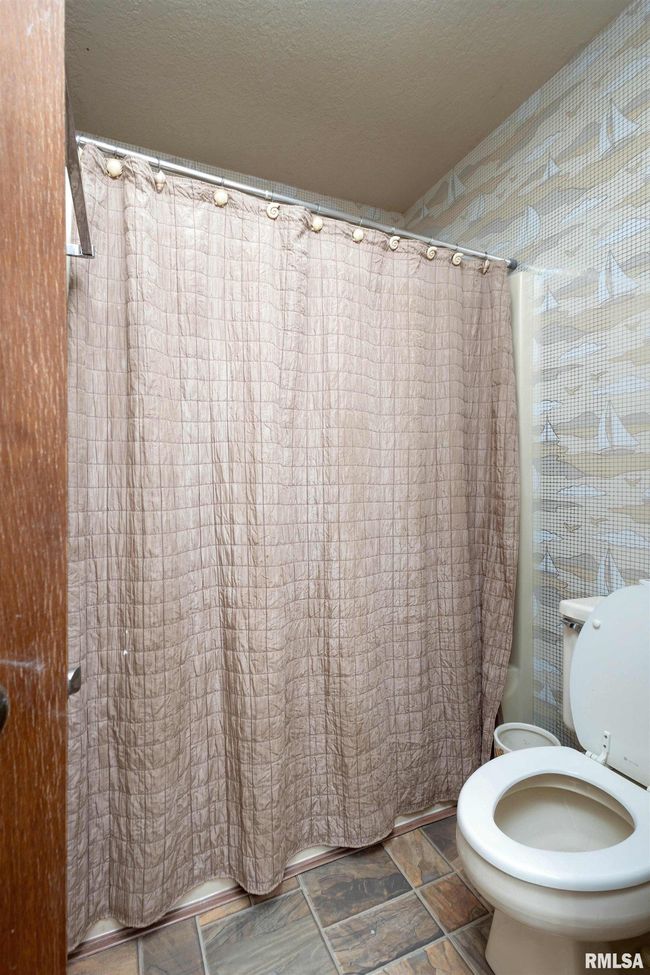 4325 Aspen Hills Cir, House other with 4 bedrooms, 3 bathrooms and null parking in Bettendorf IA | Image 17