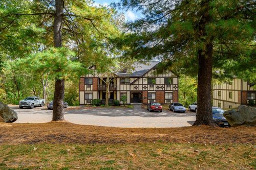 6-6 Essex Ct, Brookfield, CT, 06804-2716 | Card Image