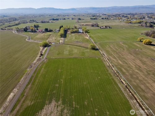 861 Lyons Rd, Ellensburg, WA, 98926-7227 | Card Image