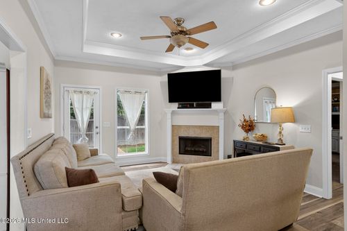 422 Oak Bnd, Brandon, MS, 39047-7292 | Card Image