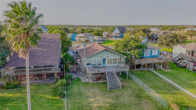 1437 John St, House other with 2 bedrooms, 3 bathrooms and null parking in San Leon TX | Image 6