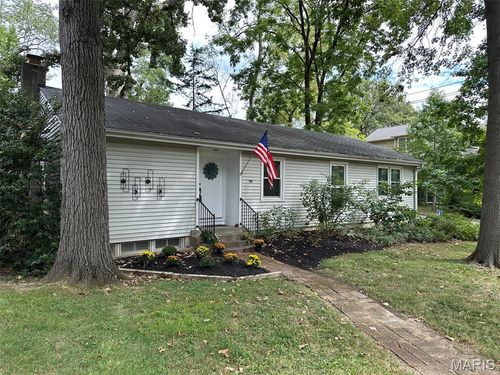 987 Dwyer Ave, Kirkwood, MO, 63122-3241 | Card Image