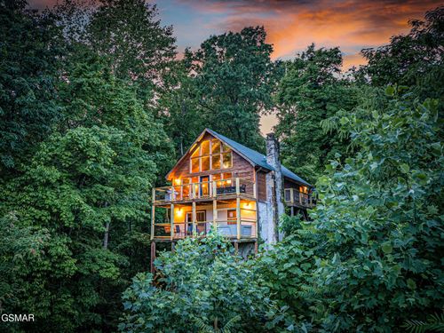 1025 Wiley Oakley Dr, Gatlinburg, TN, 37738-4204 | Card Image