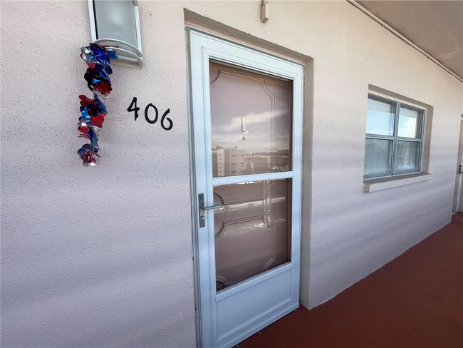 Unit entry door | Image 18
