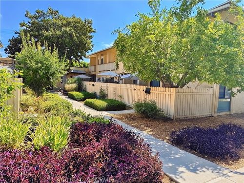 unit-2-8060 Canby Ave, Reseda, CA, 91335-1383 | Card Image