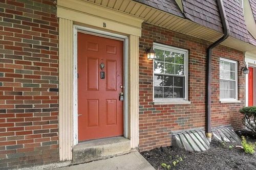 b-5690 Beechcroft Rd, Columbus, OH, 43229-3874 | Card Image