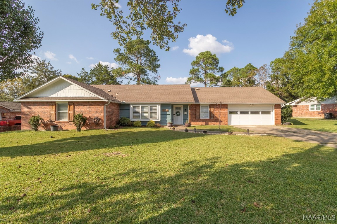 Sedgefield Ln, Montgomery, AL 36106