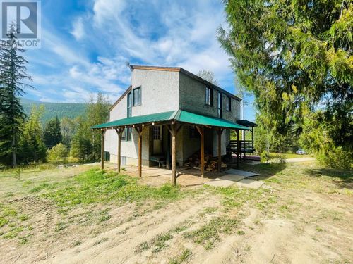7826 Highway 3, Yahk, BC, V0B | Card Image