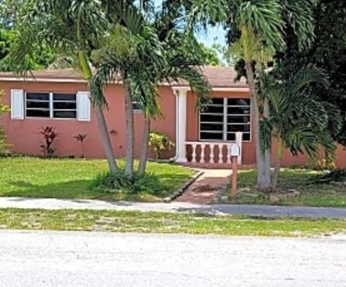30 Nw 189th St, Miami, FL, 33169-4019 | Card Image