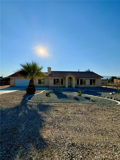 12401 Tesuque Rd, Apple Valley, CA, 92308 | Card Image
