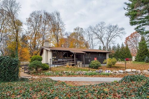 826 Osgood St, North Andover, MA, 01845-1815 | Card Image