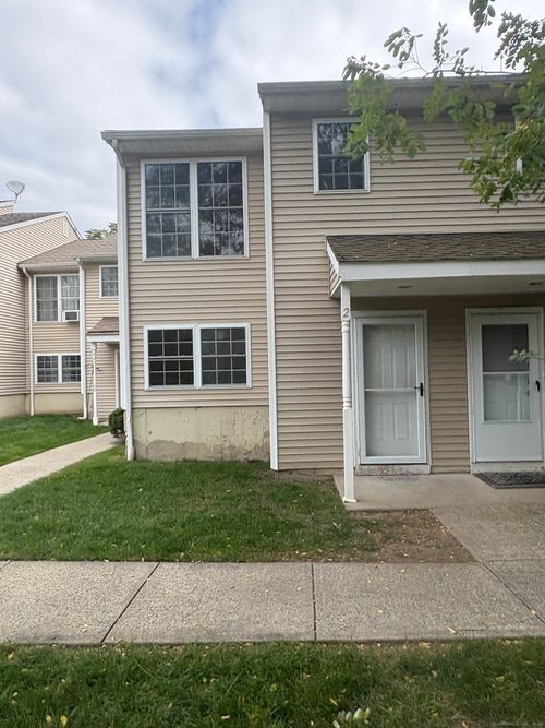apt-2-92 Hamden Ave, Waterbury, CT, 06704-2795 | Card Image
