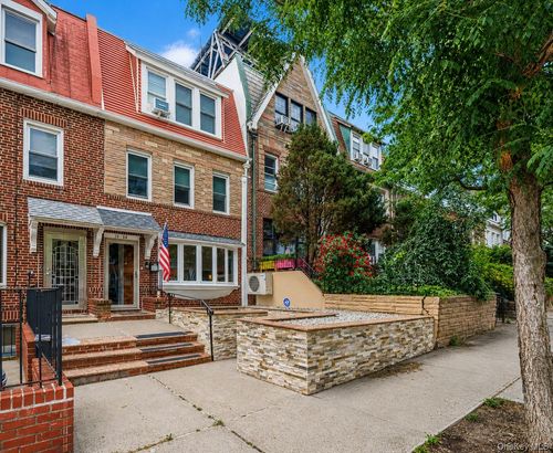 2059 33rd Street, New York, NY, 11105 | Card Image