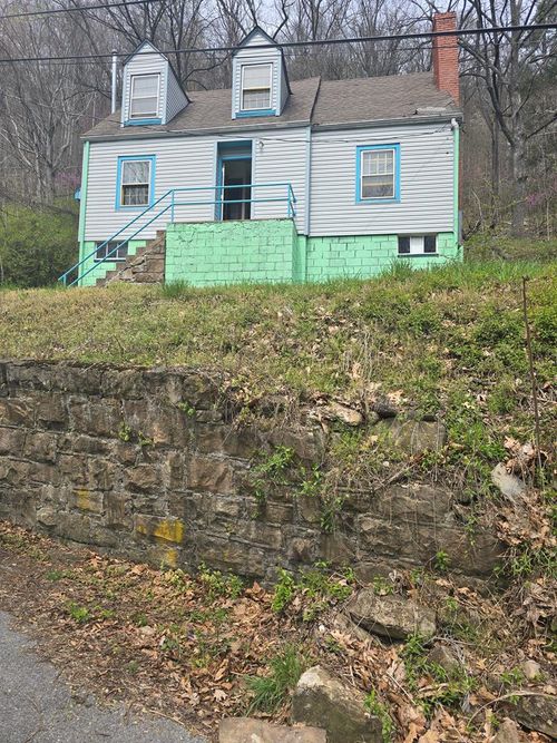 408 Fairview St, Mullens, WV, 25882-1324 | Card Image