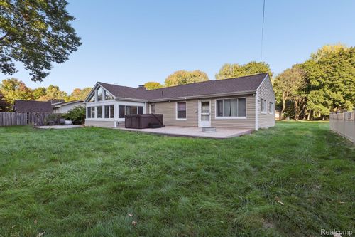 18111 Mayfield Street, Livonia, MI, 48152 | Card Image