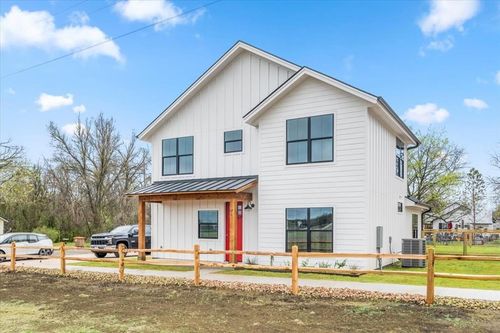 203 N Avenue J, Johnson City, TX, 78636-2111 | Card Image