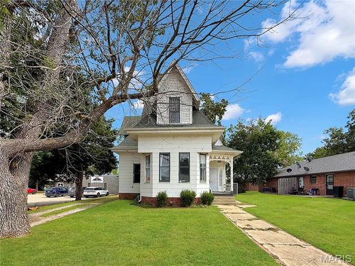 902 N 2nd St, Clinton, MO, 64735-1453 | Card Image