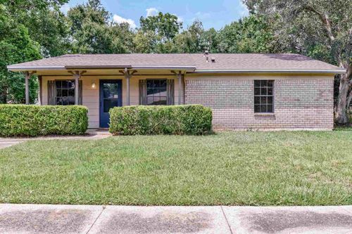 7952 Dartmoor Cir, Pensacola, FL, 32514-4563 | Card Image