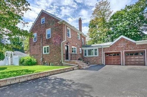 5 Grassmere Rd, Chestnut Hill, MA, 02467-3605 | Card Image