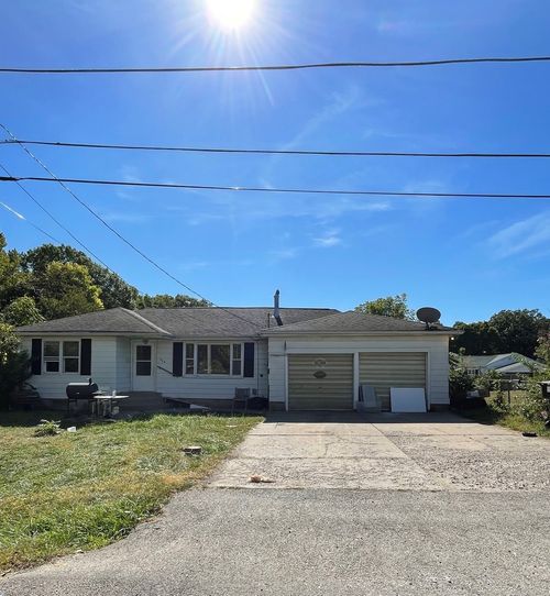 404 Caroline St, Creve Coeur, IL, 61610-3321 | Card Image