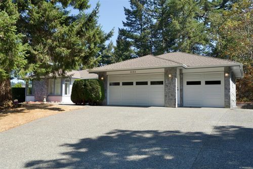 1084 Valewood Trail, Saanich, BC, V8X5E3 | Card Image