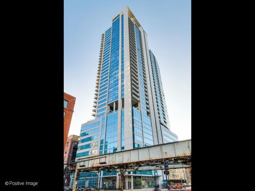 1404-303 W Ohio St, Chicago, IL, 60654-7964 | Card Image