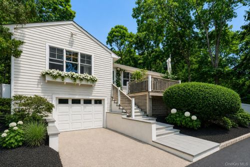 2705 W Creek Ave, Cutchogue, NY, 11935-2224 | Card Image
