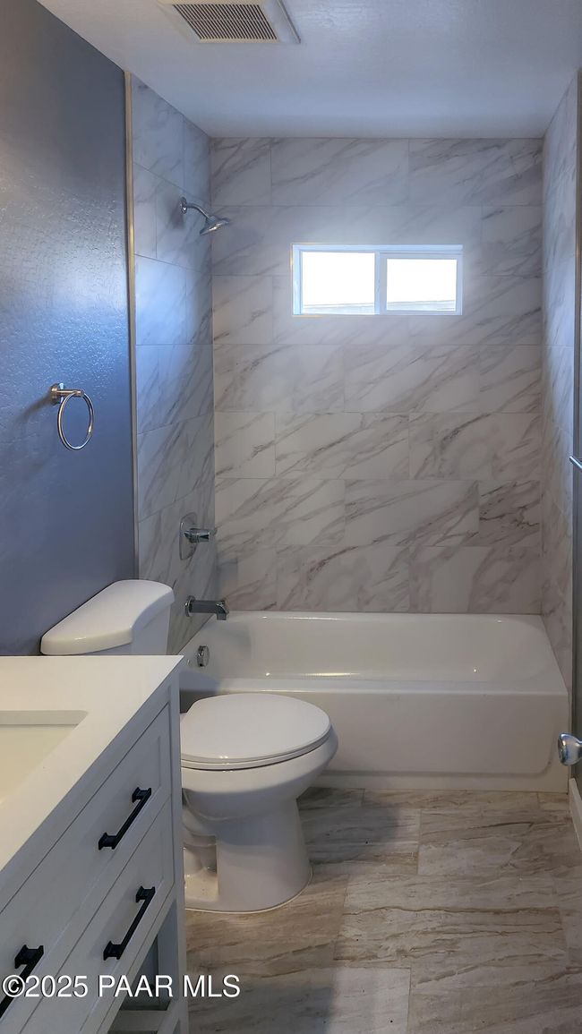 Bathroom 2 | Image 24