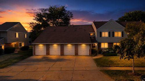 938-938 Hidden Lake Dr, Buffalo Grove, IL, 60089-7503 | Card Image