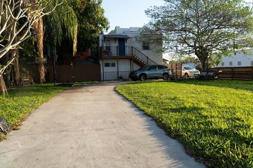 528 Churchill Road, West Palm Beach, FL, 33405 | Card Image