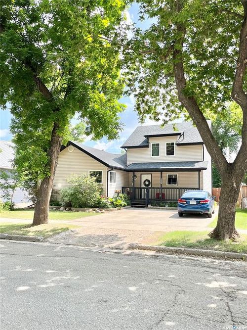 133 Fifth Ave N, Yorkton, SK, S3N0Z3 | Card Image